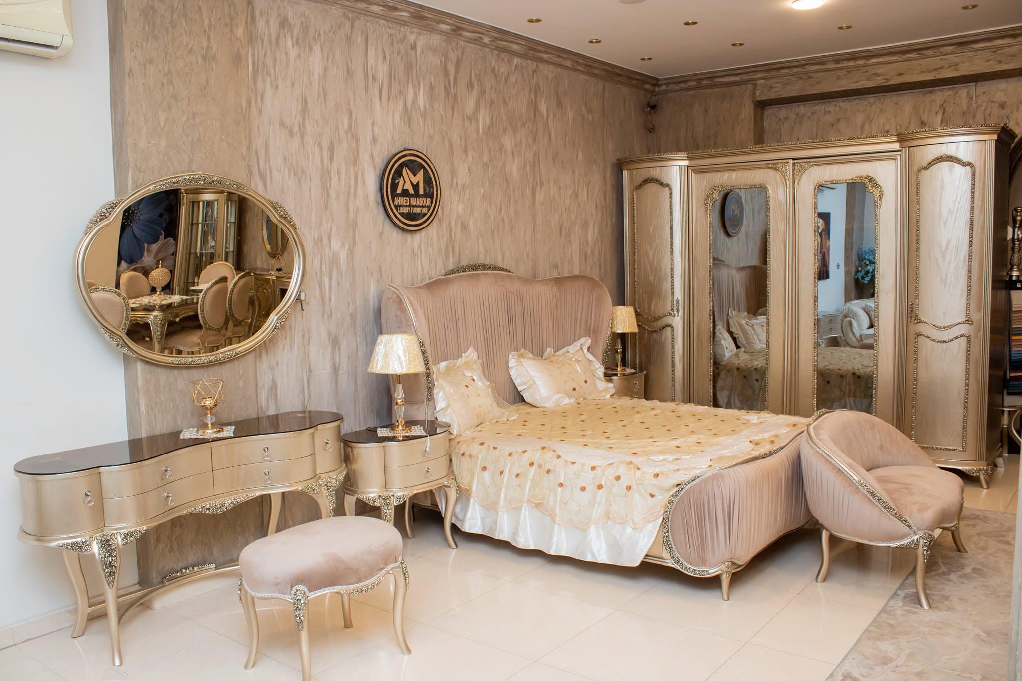 اثاث كلاسيك ومودرن Classic & Modern Furniture